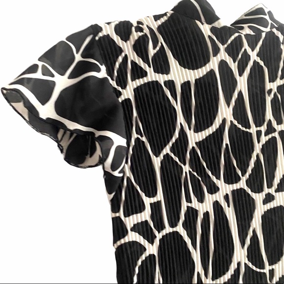 ⭐️ Pretty animal graphic print top, stretchy - Picture 4 of 16